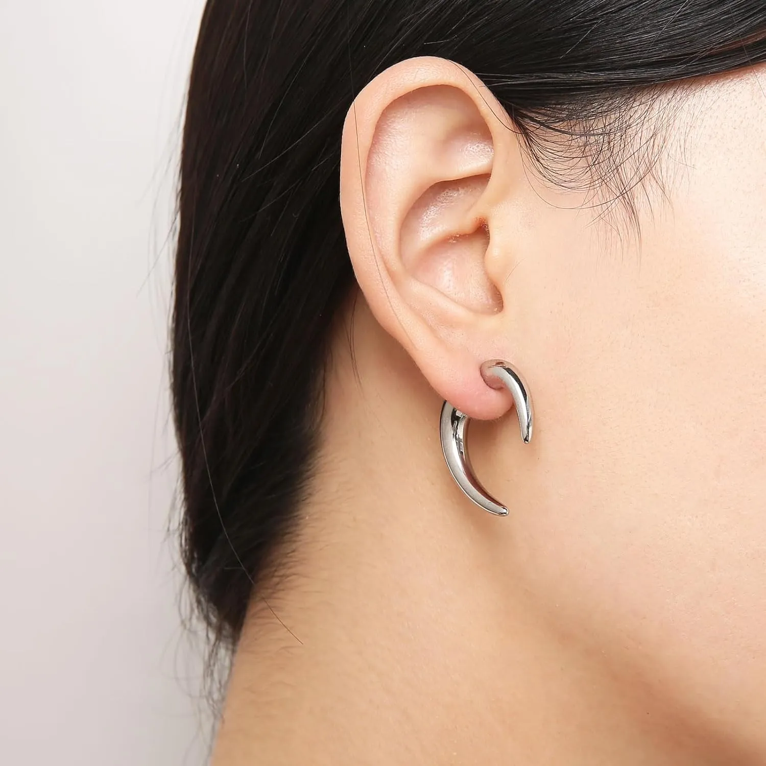 HZMAN Dragon Claw Stud Earrings for Men Women Stainless Steel Gothic Punk Piercing Sharp Claw Spike Earring Jewelry Gift